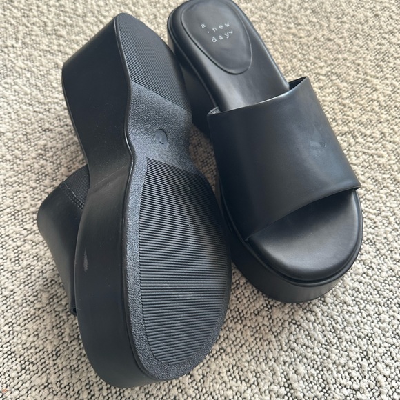 A New Day platform Sandals - Picture 3 of 3